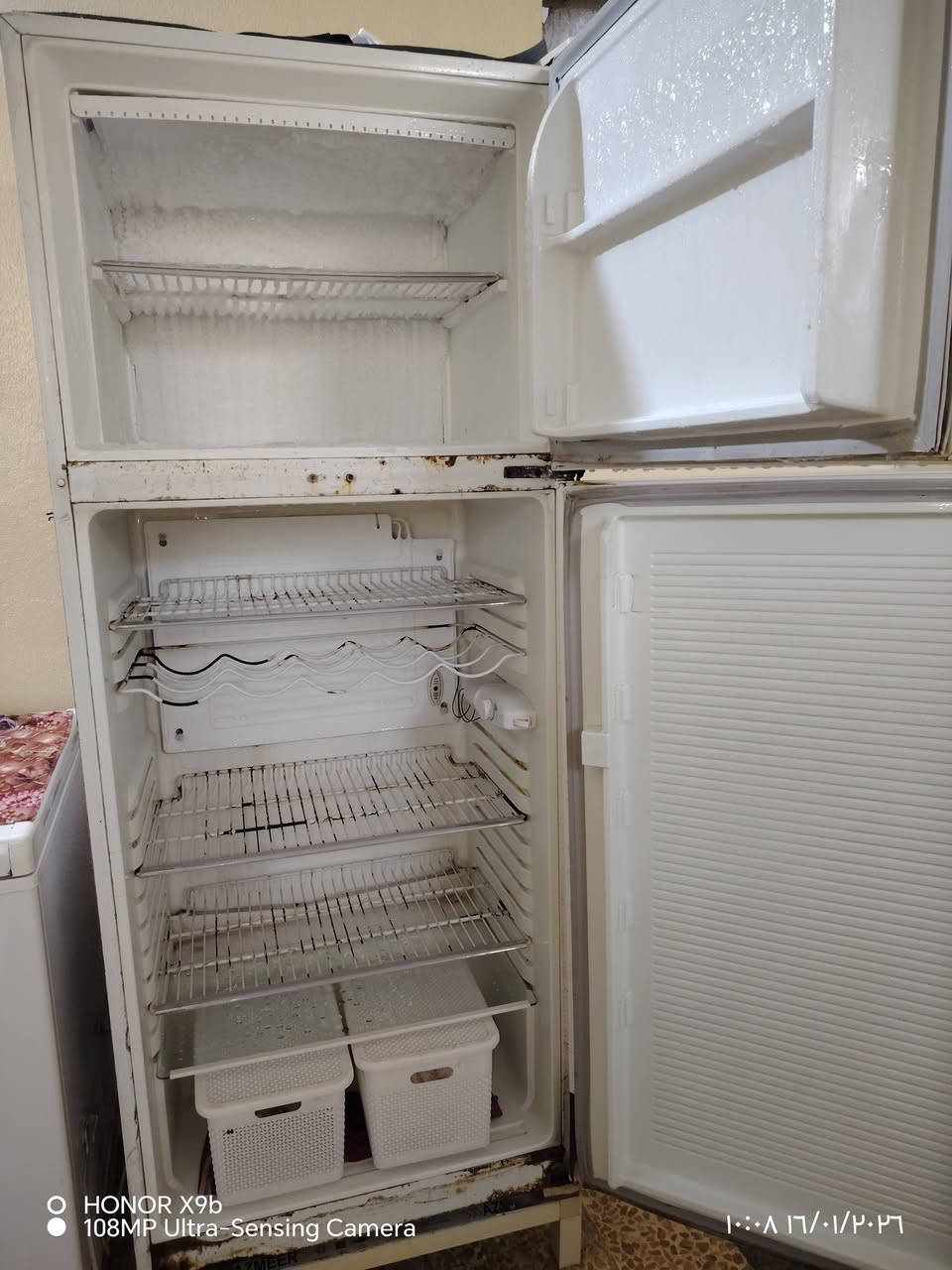 ثلاجه نوع فوكس حجم 20 تجميد فول دبل فريزه  شغاله بس شويه بيها زنجار السعر 150 الف حي الميثاق اتصال  ***********
