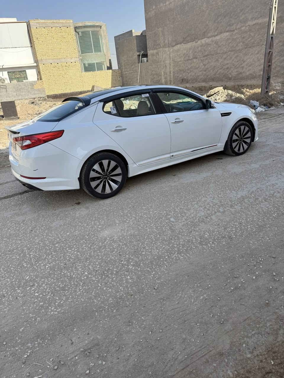 السلام عليكم سياره للبيع
نوع كيا اوبتما خليجي مديل ٢٠١٤ اربيل دولي السياره لون ابيض السياره  كفاله عامه من صبغ وتبديل  السياره جديده وحلوه وجاهزه من كلشي من مكينه وكير وحداديه وتخم تاير مواصفات السياره فول للاخير بصمه تشغيل  بصمه ابواب كشن جلد كشن كهربائي خزن ميموري حساسات اماميه خلفيه كامره بلاديه فتحه سقف بنوراما مري شفط وغيرها من المواصفات المعروفه السياره رقم دولي سنويه وهزه وفحص جديد تريد تحويل تريد وكاله حاضر اني السياره جاهزه ما بيها نقص 
المكان   بابل 
السعر  143
الاتصال ***********
