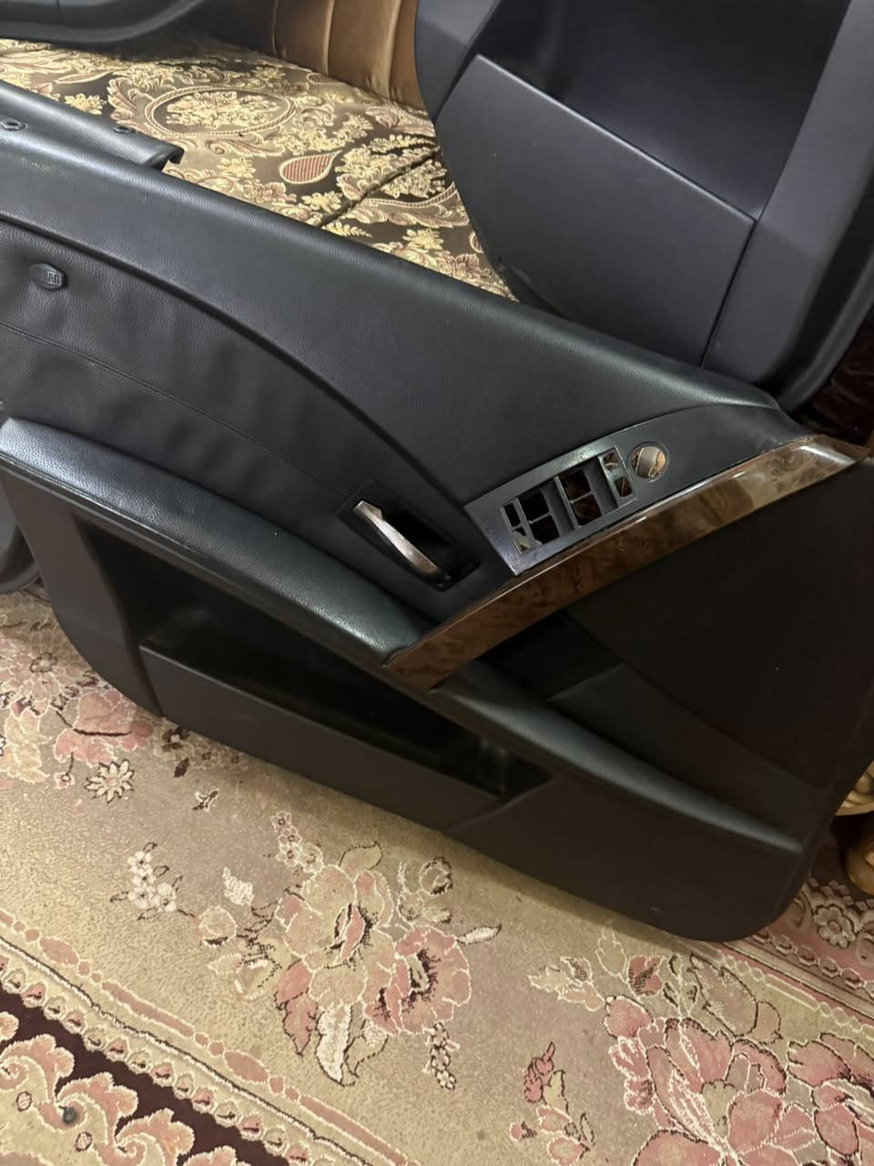 بطاين e60  ميماتي 2007
للبيع  نضافه 80%
قيم وأخذ 
***********
كربلاء
