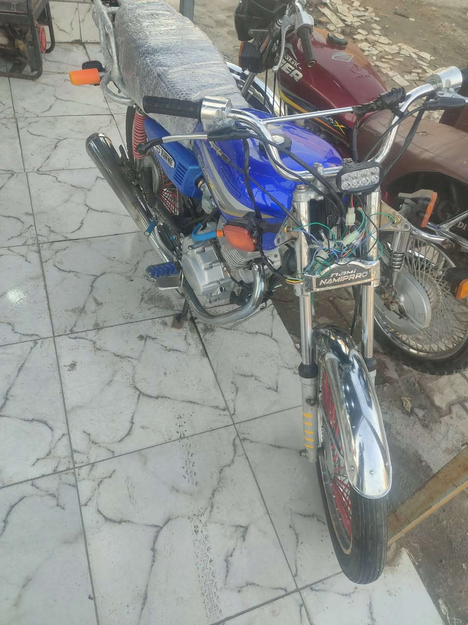 عدي هاي الدرجه البيع موديل 19 نامه برو سعر 350الف وبيه مجال كله نضيفه بس دشبوا وليت ما بيه رقم ***********وتساب مجود بس
