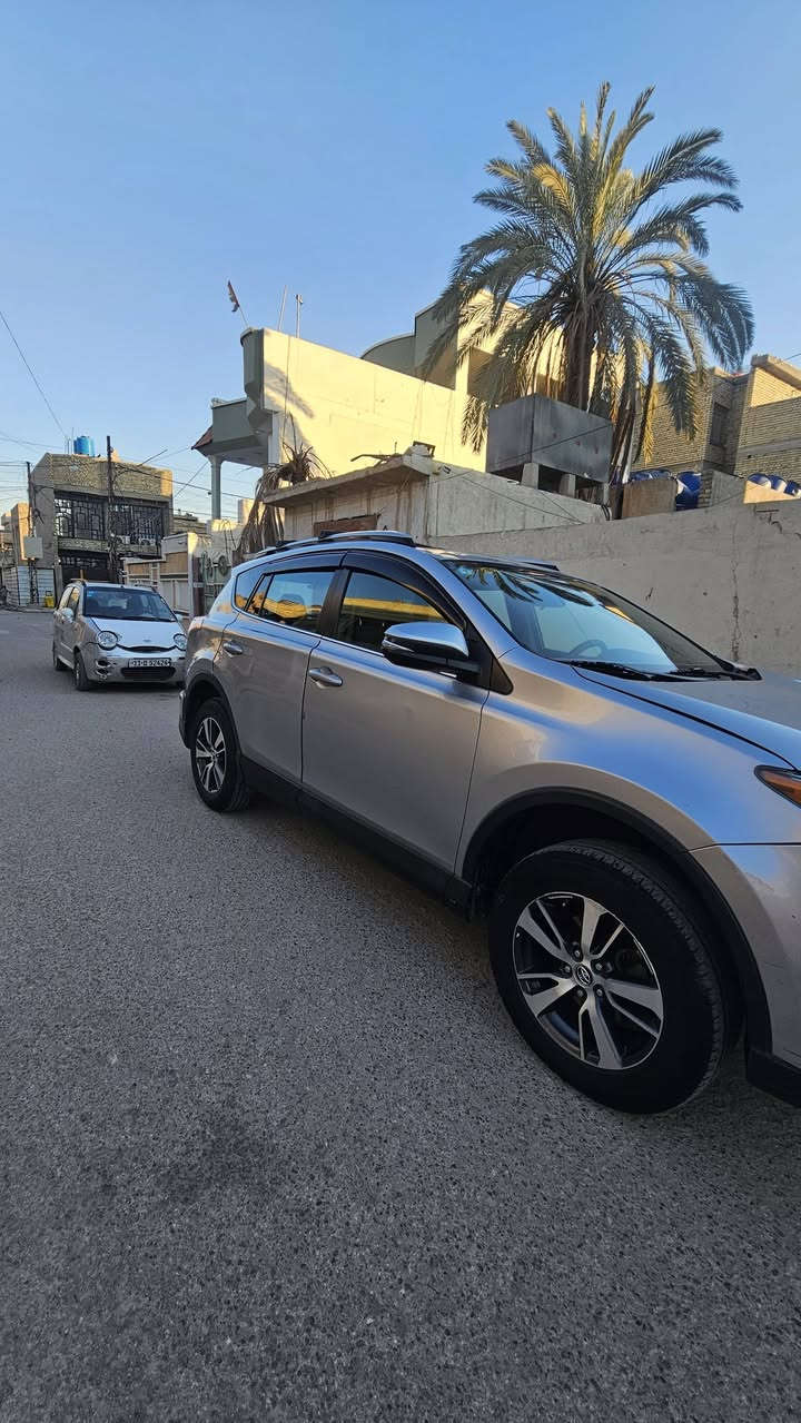 راف فور RAV 4 للبيع ببغداد
راف فور ٢٠١٨ فئة XLE وارد أمريكي حادثها مثل ما موضح بالصورة وبيها حادث بالعراق باب وجاملغ السايق صبغ والباب الخلفي صفحة السكن والباب الخلفي بيه شوي صبغ 
مواصفاتها رادار و مثبت سرعة . بصمه . فتحة سقف . تحكم ستيرن. 
المكينه نظيفة ومكفولة والكير مفتوح لتبديل الفلتر 
تبريد وكهربائيات وصدر كلهن فول ١٠٠% 
السياره مثل ما موضح نظافتها 
السياره ماشية ٢٤٩ الف كيلو 
السعر ١٦٥ ورقة وبيها مجال 
مكاني بغداد ورقمي ***********

