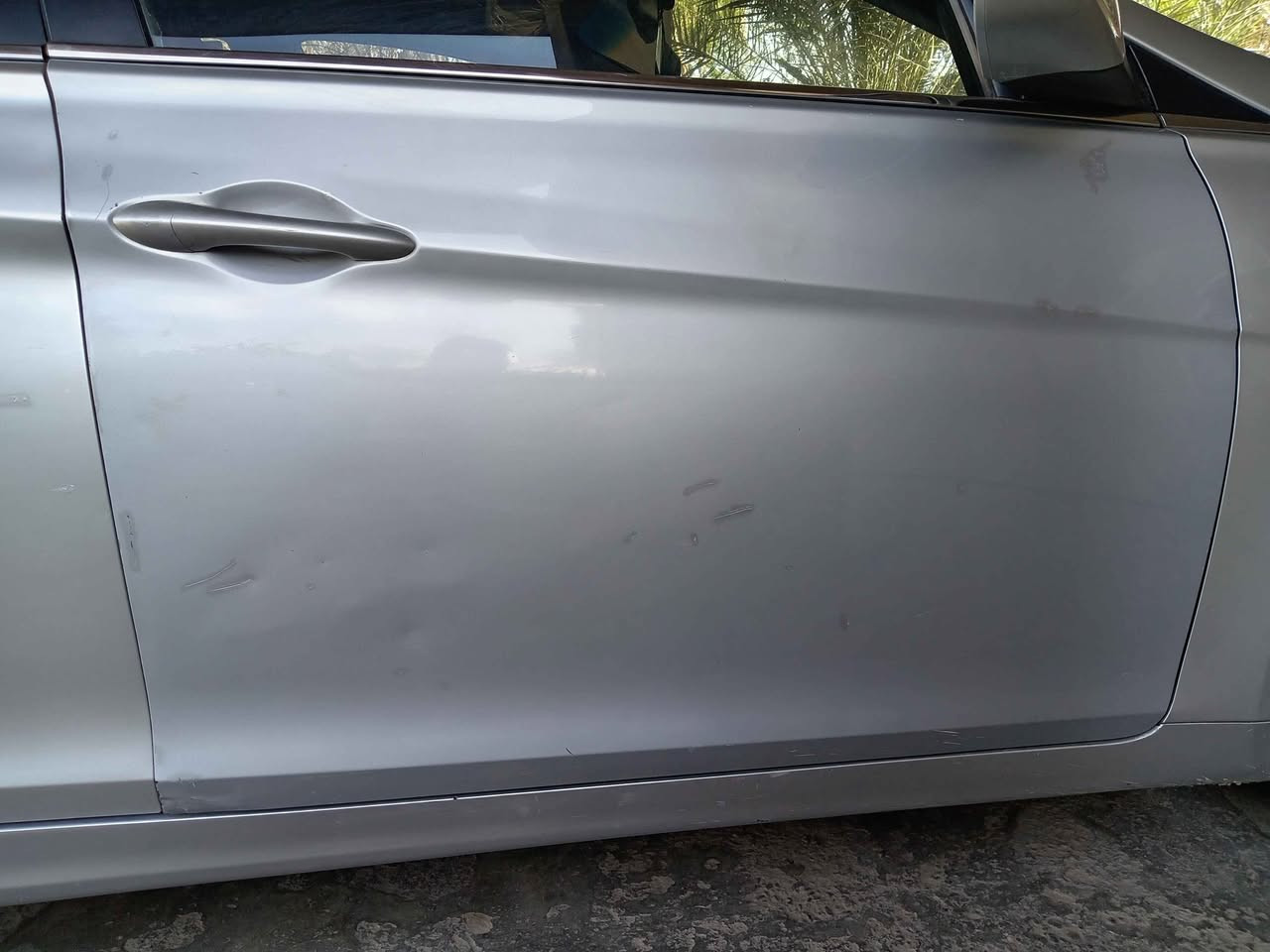 باب سوناتا ٢٠١١ مضلع تفصيخ فارغ وارد امريكي ليبل ابيض لون سلفر كود اللون SM) SLEEK SILVER)
 السعر ٧٥ الف دينار وبي مجال
نظيف فقط بي شخطات بسيطه بسبب التحميل واضحه بالصوره
مكاني بغداد الكرخ
*********** بغداد, العراق
