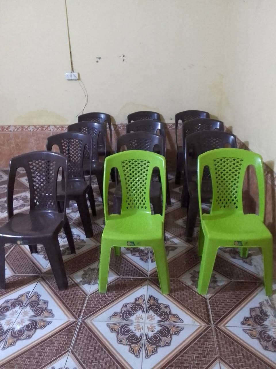 السلام عليكم
كراسي عدد 12 السعر 60000
سبورة حجم كبير السعر 50000
سبورة حجم صغير السعر 25000
للعلم كلهن جدد مامستخدمات 
للاستفسار ***********
