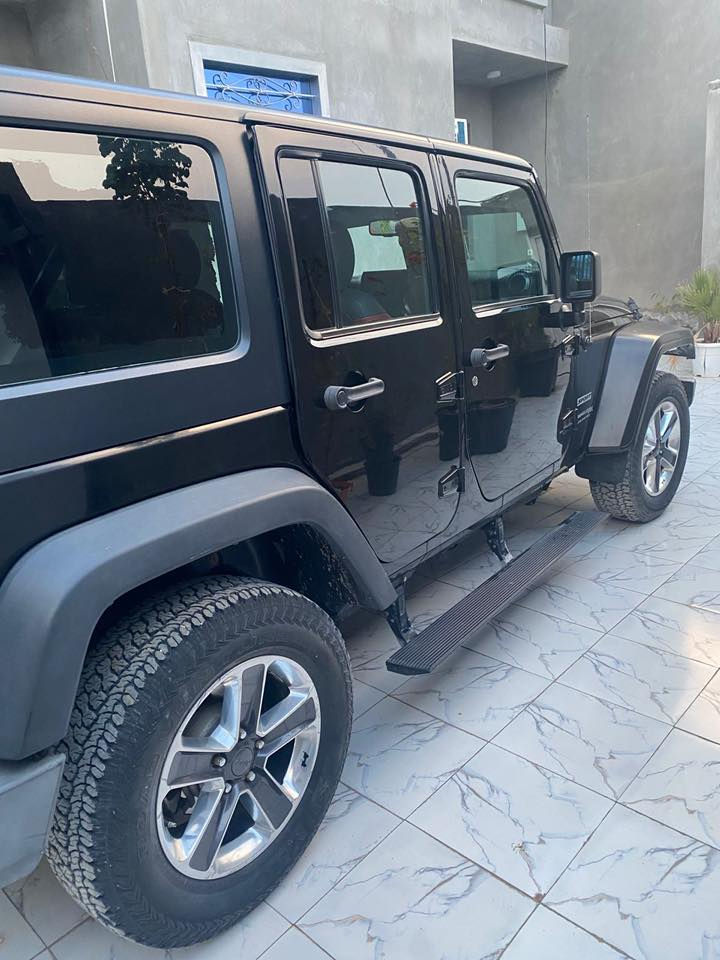 جيب رانكلر 2018
حادثها خشم الجاملغ الخلفي 
سيارة شبه الكلين مواصفات جلد شاشة تحكمات ستيرن عليها سستم صوت عالمي ودمامات واضافة دوسات كهرباء وعليها منضومة زينون اصلية وبلوجكترات سفاري وتخم تاير جديد وادامة كاملة 
ماشية 58 الف مايل حقيقي 
سعره 215 قفل
رقم بغداد
واتساب ***********
