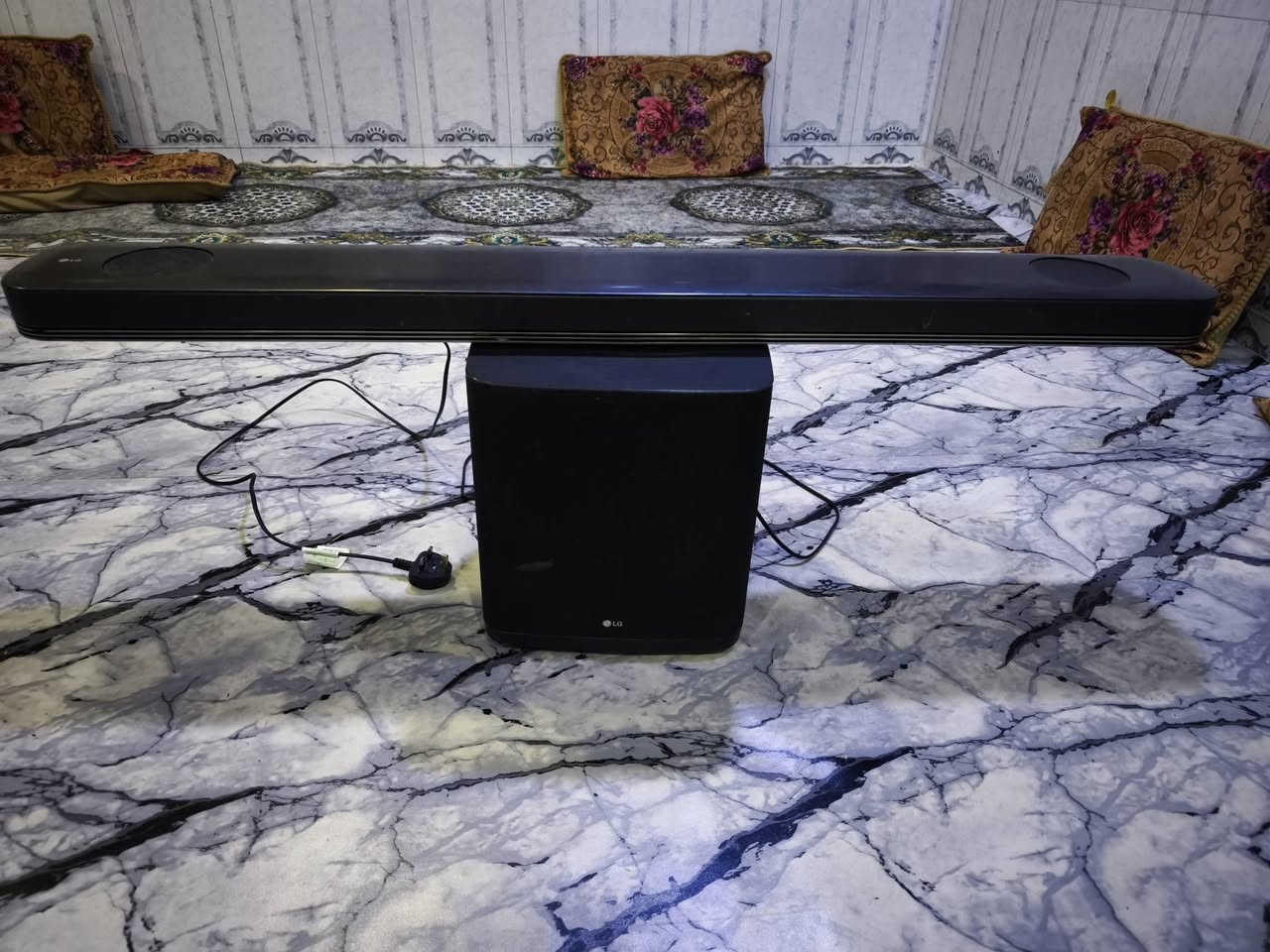السلام عليكم، للبيع عارضة صوتية (Sound Bar) من شركة LG العالمية (موديل سلسلة SK/SJ الذكية). الجهاز ممتاز جداً لعشاق الأفلام، والألعاب، والمباريات لأنه يحول صوت التلفزيون العادي إلى تجربة سينمائية حقيقية.
السلام عليكم، للبيع عارضة صوتية (Sound Bar) من شركة LG العالمية (موديل سلسلة SK/SJ الذكية). الجهاز ممتاز جداً لعشاق الأفلام، والألعاب، والمباريات لأنه يحول صوت التلفزيون العادي إلى تجربة سينمائية حقيقية.المواصفات والمميزات:براند أصلي: من شركة LG المعروفة بنقاء الصوت.تقنية Dolby Atmos: يدعم الصوت المحيطي ثلاثي الأبعاد لتوزيع الصوت في كامل الغرفة.التوصيل: يدعم ومزود بمنافذ (HDMI / Optical / Bluetooth) لربطه بالهاتف أو التلفاز بسهولة.الحالة: مستعمل ونظيف جداً وشغال السعر 225 الف


**إذا كنت صاحب هذا الإعلان وتريد حذفه لأي سبب، رجاءا أرسل رسالة إلى الدعم الفني**