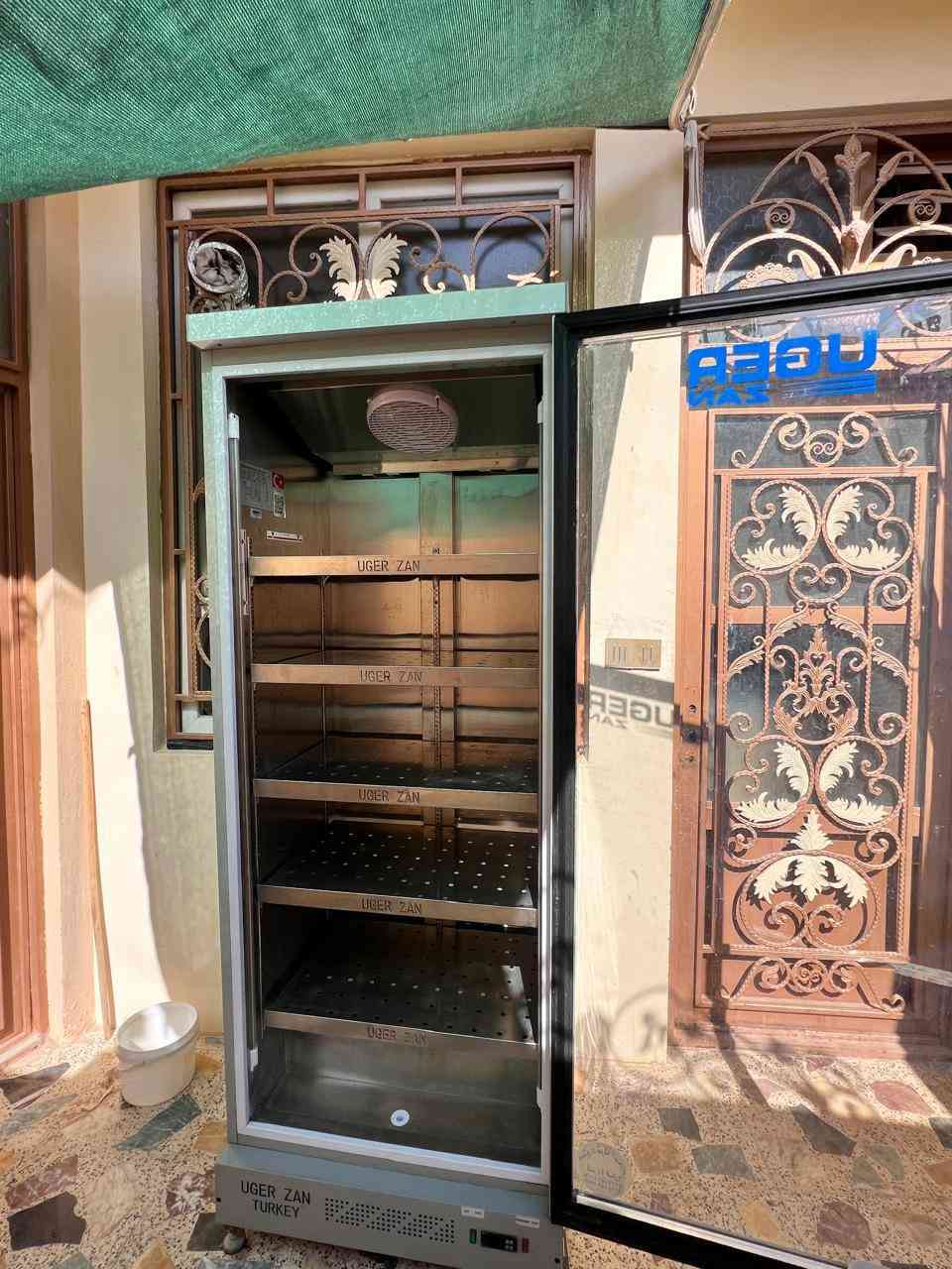 براد تركي جديد استخدام قليل أگيور التركي الاصلي 
اخو الجديد عرض 80سم  رفوف استيل  سعره 800
مشتريه بمليون وخمسين 
الاستفسار ***********
