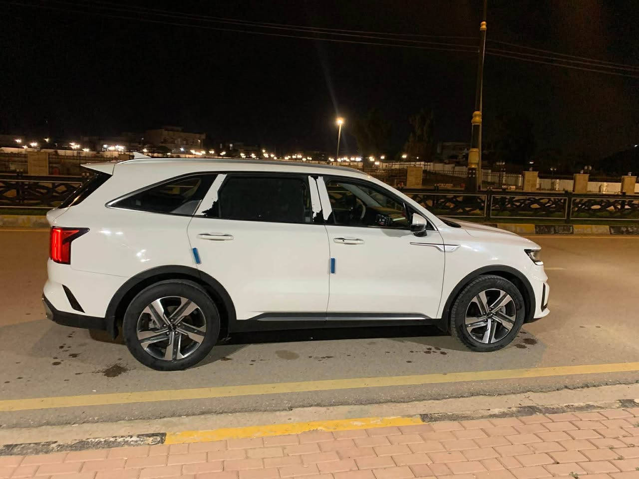السلام عليكم سورنتو موديل ٢٢ فول مواصفات
١كشنات جلد
٢كشنات كهرباء 
٣كشنات حار بارد
٤كامرات عدد ٥ 
٥ حساسات امامي خلفي 
٦ عداد ديجيتل
٧ اوتو هولد
٨ وضعيات قياده نورمل سبورت ايكو وعادي
٩ هندبريك كهرباء 
١٠ بصمه ابواب وتشغيل 
١١ جامات ٤ اوتو 
١٢ /٦سلتدر
١٣ كير ماوس
١٤ لد امامي خلفي 
١٥ صندوك كهرباء
١٦ ويل ١٩ كروم 
١٧ ٣ قطع تبريد 
١٨ ٧ راكب 
١٩ سقف بانوراما 
 ٢٠شحن واير ليس 
٢١ ٧ الوان اناره داخليه 

السياره ماشيه ٩٤ قابل للزياده 
السعر المطلوب ٢٩٠ قابل للتفاوض 

*********** 
مكان السياره الموصل
