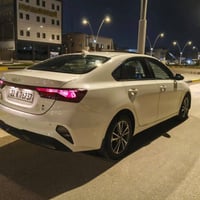 كيا سيراتو فول مواصفات ٢٠٢٣ مكفولة من الضربة والصبغ بس بارد بيهة شوي ١...