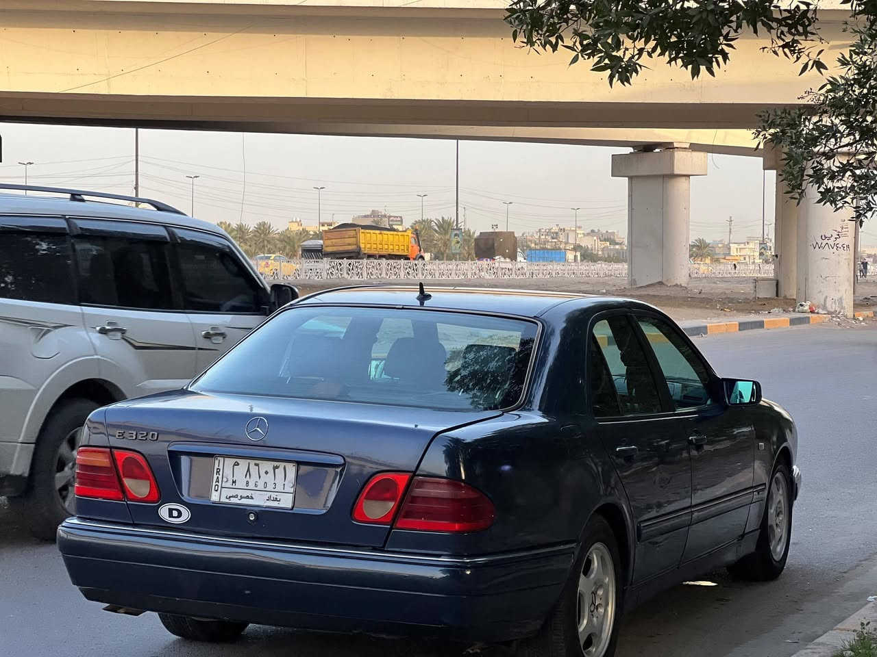 مرسيدس أم عيون 1998 – E320 – V6 – لون نيلي)
*********** سيد سجاد 
▪️ الفئة: E320
▪️ المحرك: V6
▪️ اللون: نيلي
▪️ الكير: أوتوماتيك
▪️ الشاصي: نظيف
▪️ التبريد والتكييف: شغال 100%
▪️ الاستخدام: شخصي
*********** رقم التليفون واتس اب 
📍الموقع: بغداد 💰السعر: 95$
