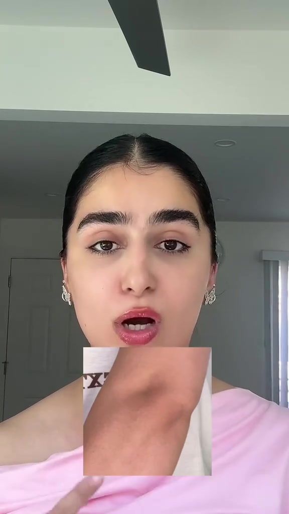 سيروم أيكول بيري 💛

سر البشرة الموحدة والنضارة في روتين واحد
مستخلص الاسيرولا غنية بفيتامين C الطبيعي
تعمل على تفتيح البشرة وتعزيز نضارتها 💛💫

يحتوي على 40% ماء الكرز مصدر طبيعي
غني بفيتامين C (أقوى من الليمون بـ 8 مرات)

يقلل التصبغات ويوحد لون البشرة
ترطيب عميق وتقوية لحاجز البشرة
يهدئ ويمنع الجفاف خالي من الكحول
والعطور والزيوت العطرية 💛🍒

للحجز والأستفسار راسلو البيج 👇

يوجد توصيل لكل محافظات العراق 🇮🇶

#الشعب_الصيني_ماله_حل
#مستحضرات_تجميل
#evelinecosmetics


**إذا كنت صاحب هذا الإعلان وتريد حذفه لأي سبب، رجاءا أرسل رسالة إلى الدعم الفني**