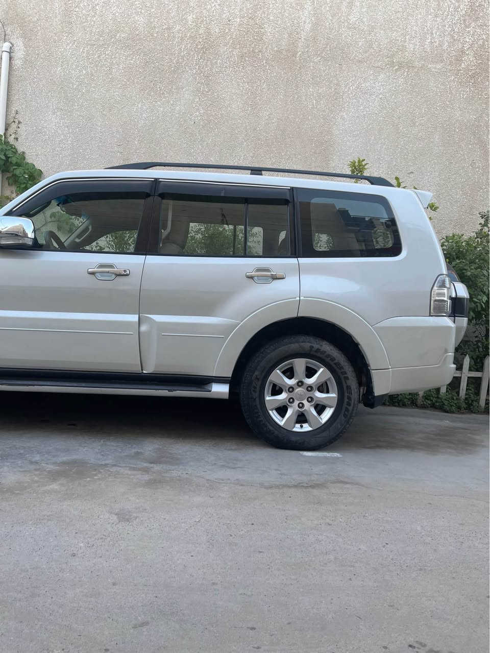 السلام عليكم
باجيرو حبتور موديل 2015 مكفولة ما عدى وجود شخوط في الدعامية الامامية 
محرك كير اكسل مكفولات السيارة جاهزة من كل شي ماشية 103 الف  كيلو السيارة موجودة بغداد الشعب  باسمي تحويل مباشر سعر البيع 18500$ مع مجال قليل
موبايل *********** الفارس, صلاح الدين
