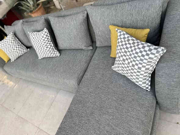 كورنر تركي مودرن New 🇹🇷
ماركة  (ALFEMO الفيمو) 
يتكون 5 نفرات إلى 6  
ميزة سرير 🛌 والخزن 
 والجلوس سبرنك و مريح وسوفت 
وهيكل حديد بالكامل
والقماش كتان
القياس 165في 290 وتكدر تخلي عكس الاتجاه  
السعر 490$    
للاستفسار واتساب ***********
عنوان مجمع شارى ئاندازيان مقابيل فلوريا ستي 
يوجود توصيل جميع محافضات العراق 🚚 150 الف
