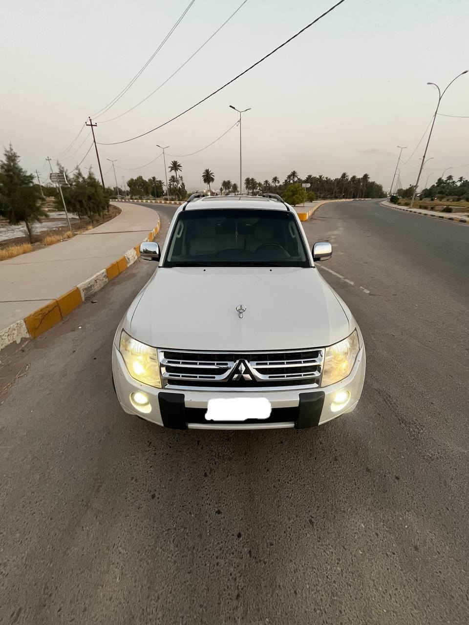 باجيرو 2010 للبيع
السيارة حبتور فول مواصفات 
السيارة كفالة عامة 
خالية من الرصعات والخياس والحلوب
سيارة جديدة 
ممشى ٢٦٦
🔴عليهة منضومة غاز انسى الصرف🔴
مزروعة عدسات ضوة نهار
رقم بغداد باسمي رقم انكليزي جديد تحويل ثاني يوم
مكان السيارة حلة
للاستفسار ***********
رجاءا بس الشراي يتصل
