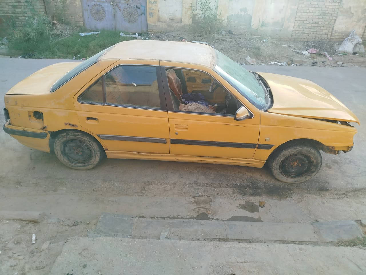 السلام عليكم بيجو بأرص موديل 12 مكينه كير مابيهن شيئ السياره تشتغل وتمشي سنويه عضم أبيعك شوف العين المكان ناصرية مركز السعر 7 مكلف بل نشر خاص ما اجاوب ***********
