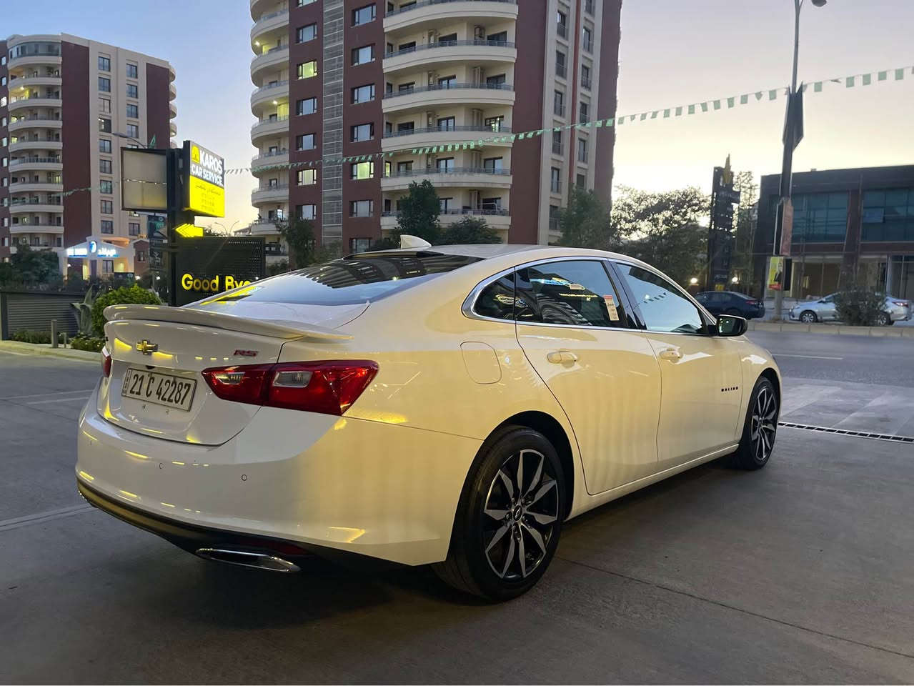 شۆفرلیت مالیبۆ ٢٠٢٢مواسەفات rs نموونە لە جووانی ٣٠ مایل رۆشتوە  بەسمە شەخال رادار خەتی جادە زۆر مواسەفاتی تر  رەقەم شاسی دانراوە بەس بۆنیدی بۆیاخە  ناوگردنی نیە . 
نرخی ١٣٥  گەڵاو مەجاڵ 
ژمارە مۆبایل  *********** السليمانية, العراق
