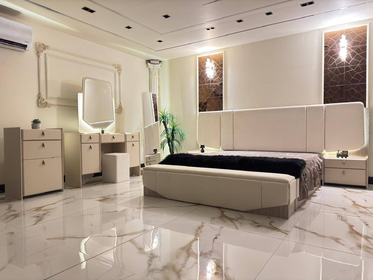 *أجمل موديلات المودرن في السوق*

*موديل        موستنك        بشكله الجديد*

*10 قطع             كنتور ملحق 330*

❇️ قياسات ضخمه 
❇️ ميز تواليت عملاق
❇️ اللون الجديد المتميز 
❇️ السرير والشازلونه مخزن
⭕️ زجاج برونزي مطلي   و   *مطّرش*

❇️ إناره بالكومديات   *LID* ✨✨✨

❇️ المصنع الأصلي 
❇️ برغي وجوي حديد    🔩🛠️

💰 *السكه ثلاثيه المراحل*

💰*أطراف الغرفه كلها 📐 45*

☄️ *قماش خاولي*

☄️ يدات حديد

🆘  *أرضيات وخلفيات بلوك بالكامل*

•             *مليون و   650   الف*                •

للحجز ☎  *********** واتس

يشمل شد ونقل🚛 مجاني

 
💢💢💢💢💢💢💢💢💢💢💢💢
