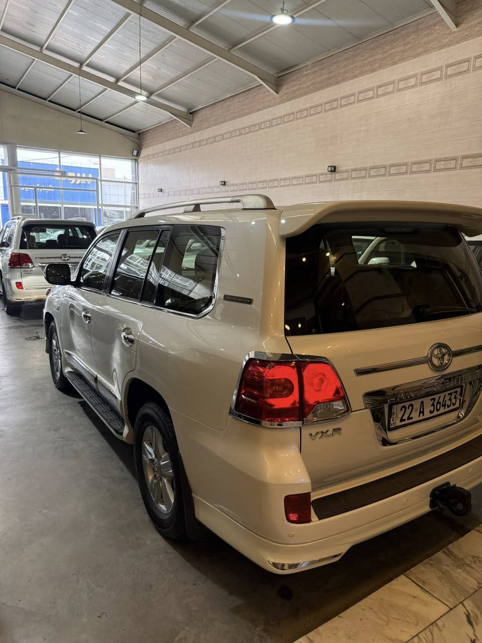 لاندكروز 2015 بريم 5700 فول 1/1
DVD 
كراسي كهرباء 
كراسي تدفئة تبريد 
ذاكرة 
كامرات 
سماعات جانبية 
ستيرن كهرباء 
شاشة جبيرة (بلادية) 
محرك 8 سلندر 
عداد ليزري 
نضام منحدرات 
حساسات امامي خلفي 
مري شفط 
ومعروفة مواصفاتها الباقيه 
مواصفات  (الكزس) 
السيارة جديدة كلش عليها ادامة كامله من كل النواحي 
بيها بارد بل باب مال الصدر كلش بسيط 
بدون صبغ او معجون  

السعر: 41 الف و بيها مجال 

***********
