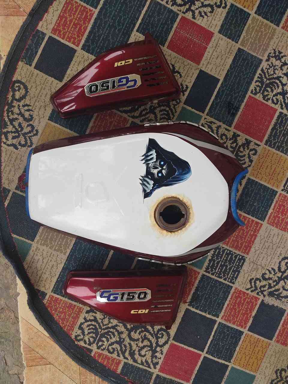 السلام عليكم  غراض دراجه ايراني للبيع
ويل امامي حجم18
ويل خلفي حجم 17/للبيع60 الف
تانكي ماروني مع صفاحيات 25 الف
تاير خلفي صنع باكستاني حجم 17 بعده جديد للبيع 15 الف
رقمي ***********
