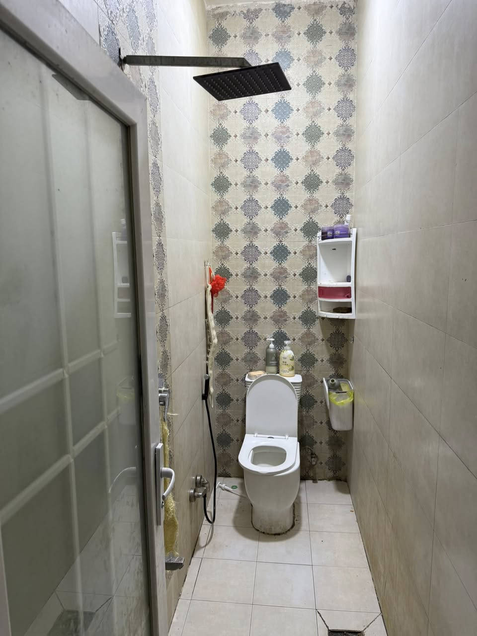 دار سكن للبيع 

علما دار مطلوب ٢٥ مليون 

العنوان / الموحيه مقاطعه ٤٠ 

المساحه / 100 م ركن 

تفاصيل البناء/ طابقين مسلح حديث 

ط١/ صاله استقبال غرفه مطبخ صحيات 

ط٢/ صاله غرفتين صحيات 

طابق ثاني نقص ارضيه فقط 

للمزيد من المعلومات يمكنكم التواصل معنا على الرقم التالي 

***********

***********
