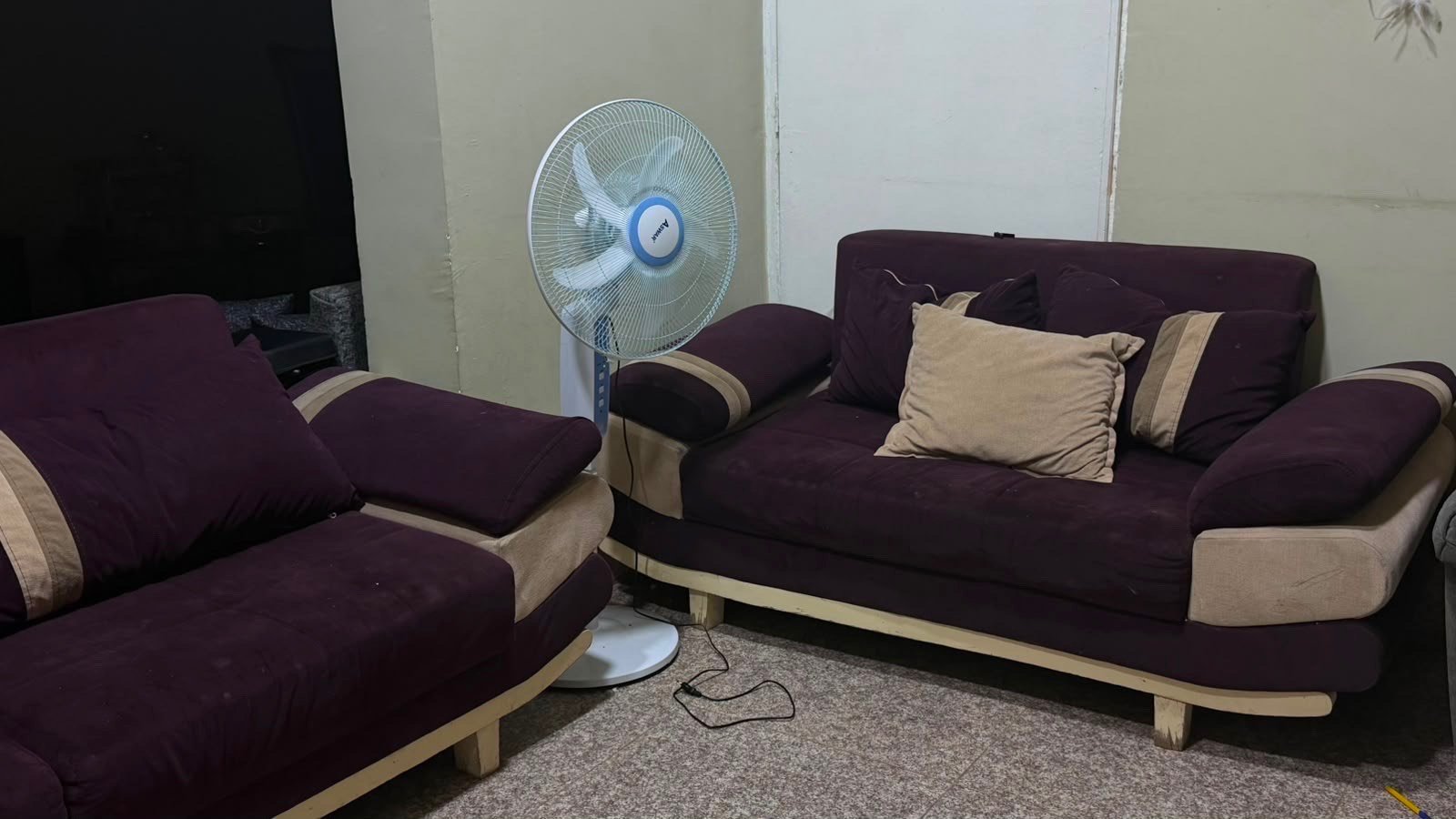 السلام عليكم تخمين للبيع 
الاول الرصاصي والاسود السعر 450 الف 
والثاني بنفسجي السعر 300 الف 
للتواصل رقم الهاتف ***********