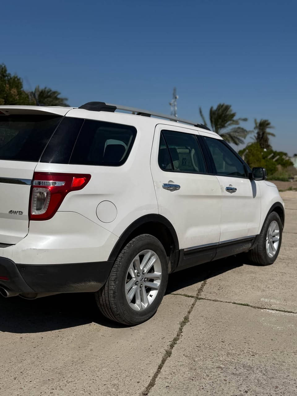 فورد اكسبلور موديل 2013  فول موصفات خليجي
بيها صبغ باب مبين بصوره و بيها بارد بلهلال جاملغ خلفي 
و بارد بل باب امامي 
سياره كامله مابيها اي نقص كير محرك و تبريد مكفول 
محرك 6 سلندر سياره 7 راكب كلشي واضح بصور 
ماشيه 82 الف  و قابله للزياده سعرها 13900 بيها مجال جدا بسيط

لاستفسار الاتصال ع رقم 
*********** بغداد, العراق
