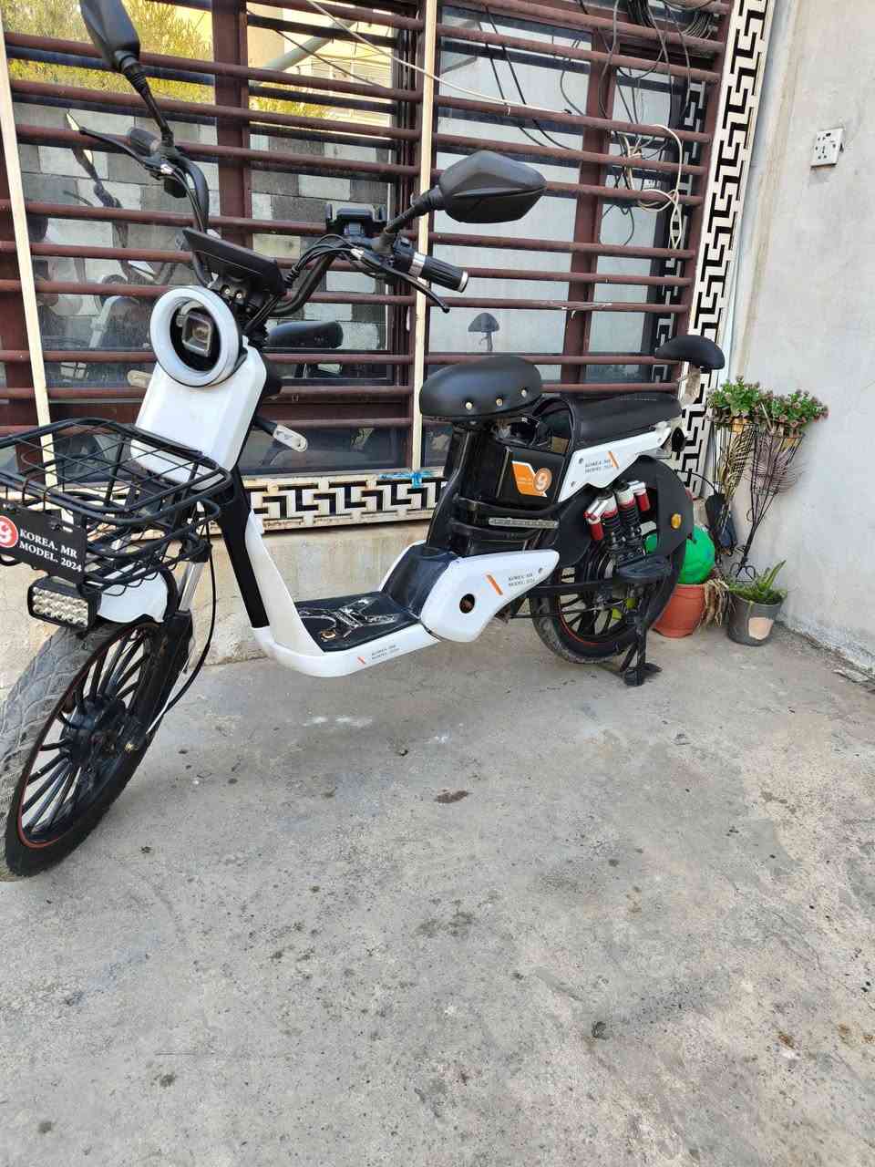 ماطور شحن للبيع 4بطاريات جدد السعر 250 قفل رقم ***********
