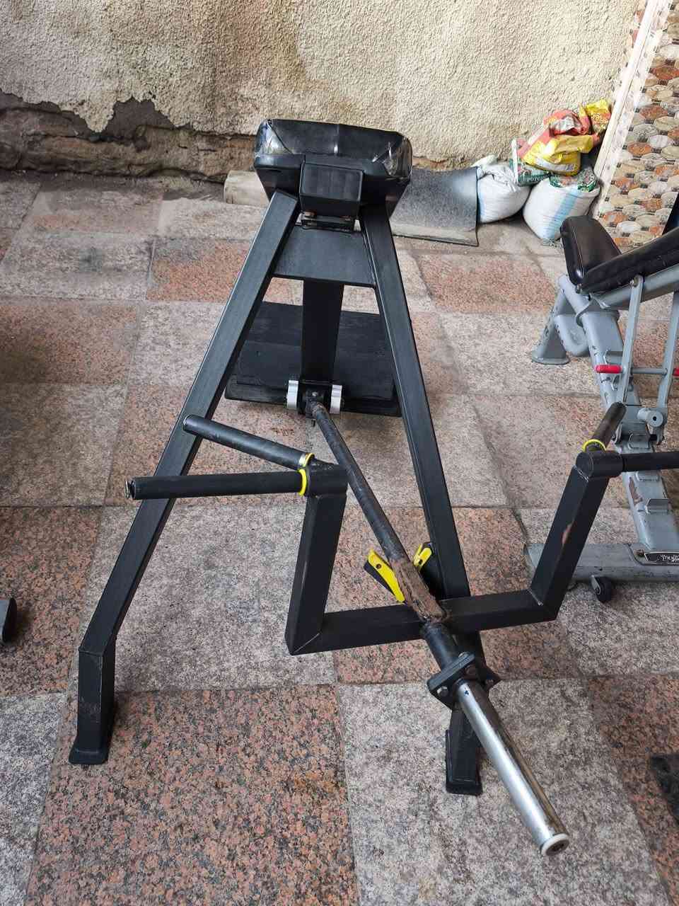 مساطب اعلى واسفل وجهاز سحب تي بار للقاعات او البيوت مستعمل نظيف 

البيع بالكامل جميع الأدوات المعروضة او على فرادا كل واحد بسعره 

مسطبة اعلى ١٥٠ الف
مسطبة اسفل ١٥٠ الف
جهاز سحب تي بار  ٢٠٠ الف
تي بار ارضي عدد ٢  ٥٠ الف

نظافة جيدة يحتاجون لترتيب بسيط

السعر الاجمالي للكل 500 الف قابل للتفاوض 

رقمي *********** 
العنوان / البصرة - القبلة
