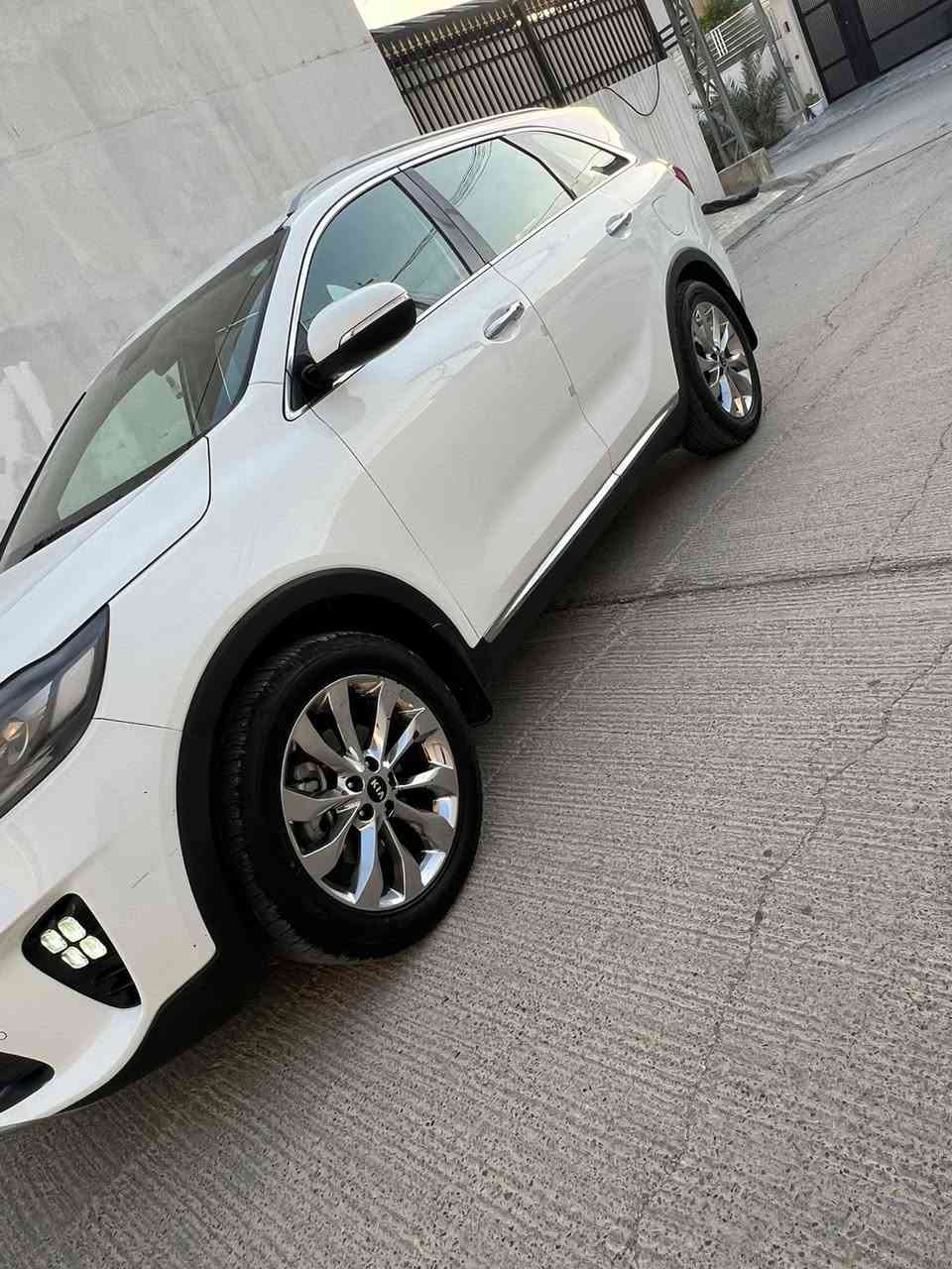 سورنتوخليجي موديل 2019كفالة عامه تحويل مباشررقم اربيل  فول عدبنراما والفورويل 
بصمه تشغيل
بصمه بيبان
حاكيه
تحكم فول
شاشه انفنكيشن
شاحن ويرأس
كراسي كهرباء
بردات خلفيه
جنطه كهرباء
٦سلندر
٧راكب ٣قطع تبريد ماشيه 110 مكينه عل وضع الشركه مامفتوح بيه برغي السعر 235 وبيه مجال بيع او مراوس الاستفسار ***********او ***********
