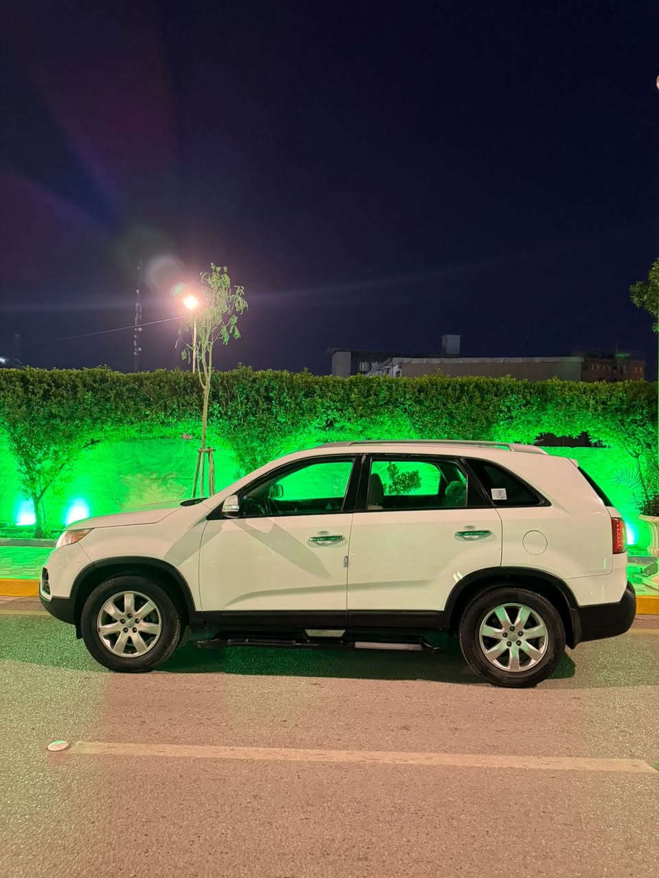 السلام عليكم 
سـورنتو للبيع 
موديل : 2012  
مـحرك 4 سلندر 2400
وارد خليجي
رقم السيارة واسط ثلاثي 
ماشية 250 Km
 سيارة نظيفة و ما ناقصها شيء بس حدادية 
و السيارة مسويلها حمام و بوليش بـ كراج تان 
السيارة مكفولة ما عدا قـبق الجنطة بي بارد فقط 

المواصفات 
• - سـبعة راكب 
• - 3 قطع تبريد 
• - مري شفط 
• - تحكمات ستيرن 
• - حساسات خلفية 
و باقي الموصفات المعروفة 

مكان السيارة : كربلاء المقدسة 
السعر : 155 ورقة و بيها مجال 

لـ الاتصال : ***********
