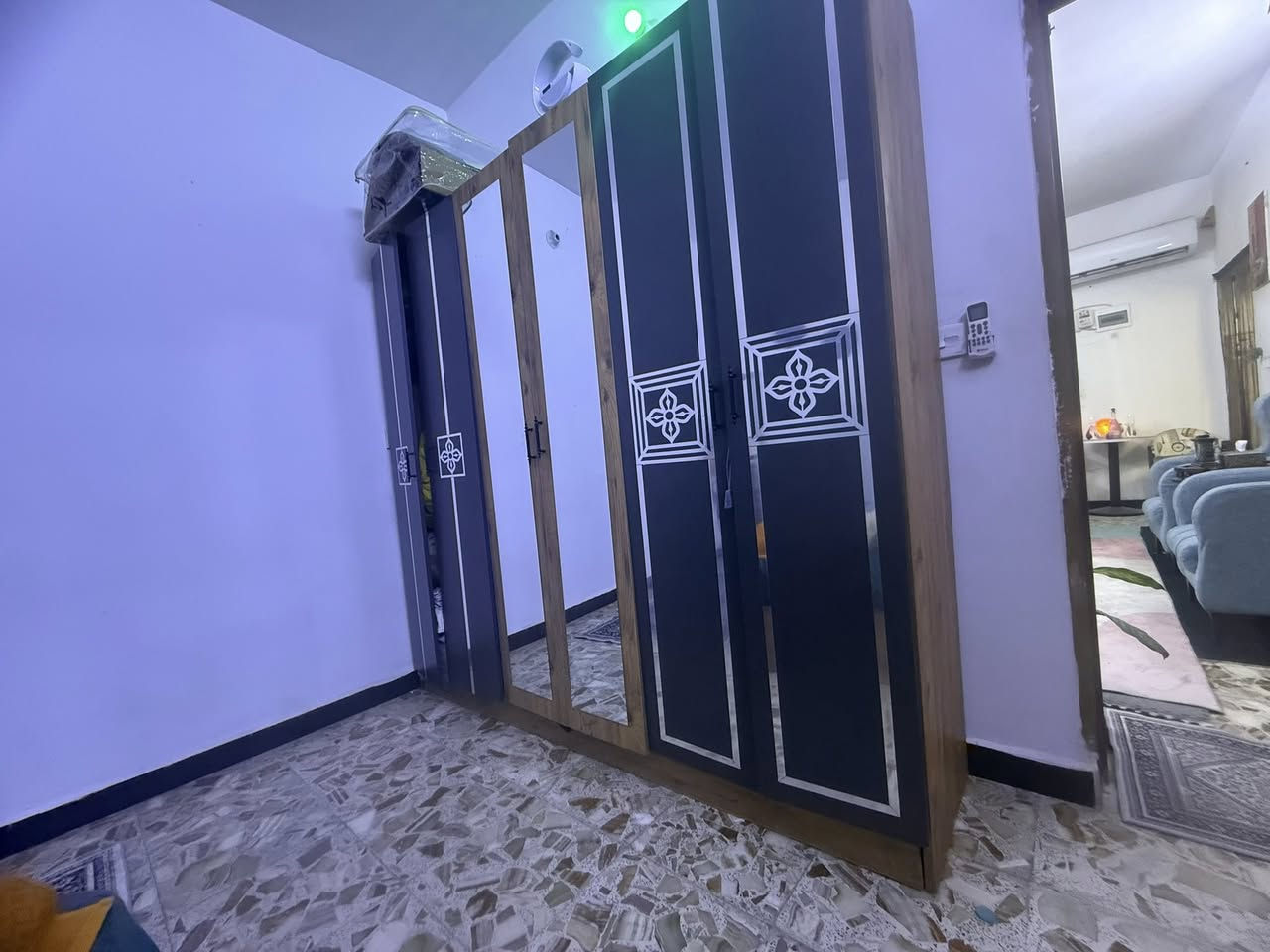 غرفه مستعمله جداً نضيفه السعر 325 مكاني بغداد الغدير ***********
