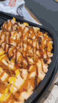 بركر الملك
الطلب عليكم
والطعم والتوصيل علينا

رقم الحجز***********
