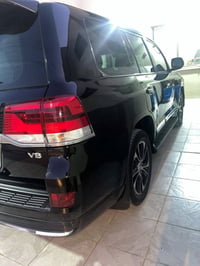 للبيع تويوتا لاندكروزر GXR V8 موديل 2021 خليجي وارد البار – بحالة ممتا...