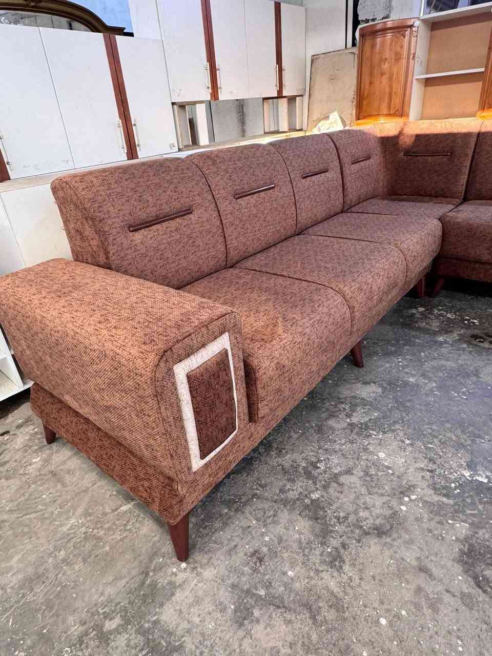 من رخصة ألادمن
كل ديوان من هذوله ١٠ مقاعد كورنر تفصال درجه اولى خشب بلوك اسود كله سفنج مضغوط مميز أول قماش خاولي ناعم وبيه كتان ناعم جميع الي بالصور موجوده للاستفسار أكثر اتصال *********** متوفر واتساب
