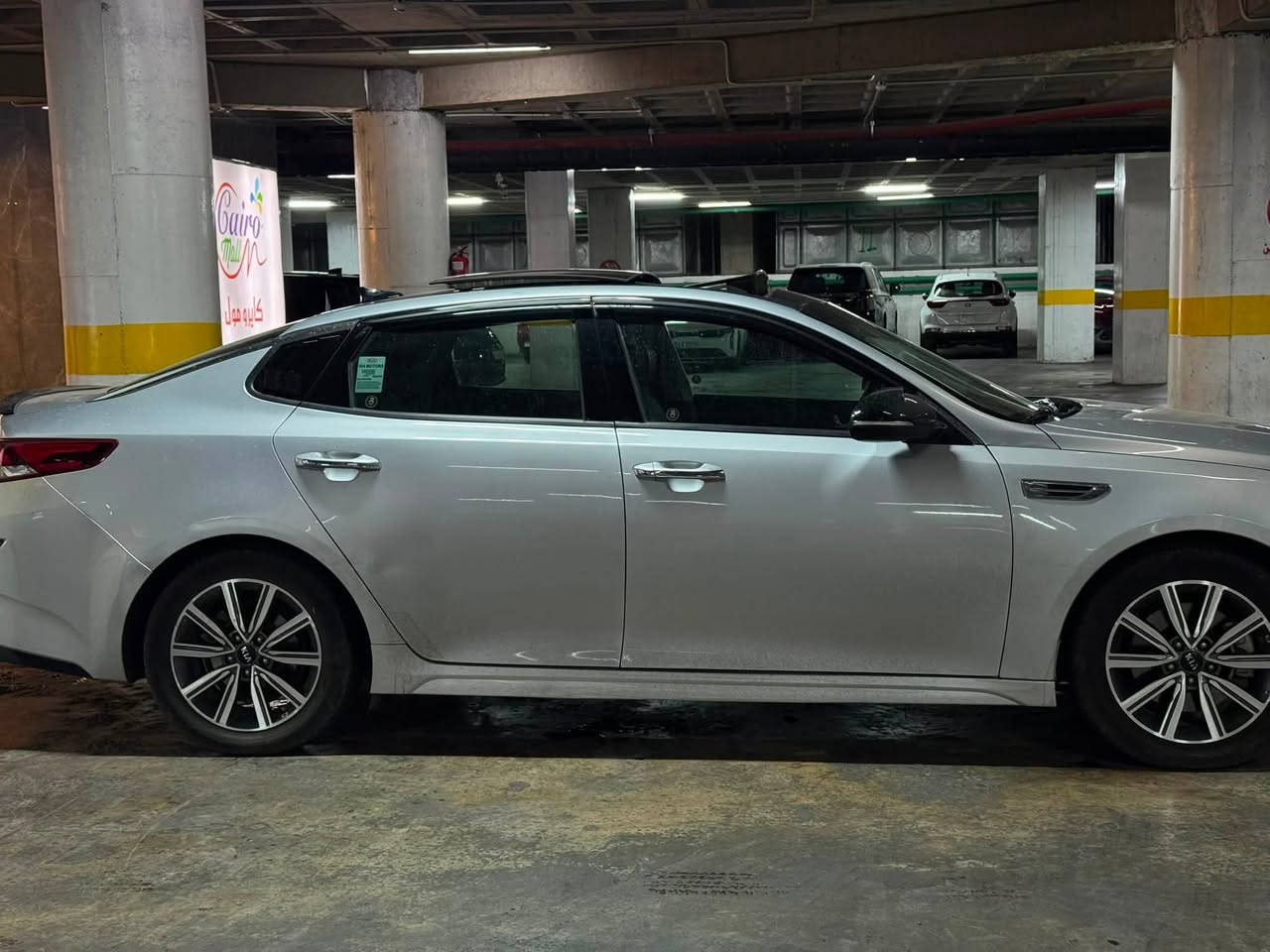 السلام عليكم 
للبيع (kia optima se 2020) 
وارد امريكي 

رقم شمالي باسمي 

المحرك:-1.6T) GDI)

الحادث:- (جاملغ +باب )مبدلات جه الصدر ومصبوغات فقط فقط

(((((كير محرك صدر مكفولات ))))

مواصفات:-
بصمة في الابواب 
و بصمة تشغيل ،
فتحه سقف بانوراما ،
رادارات اماميه وخلفيه وجانبيه ، 
نقطة عمياء ، 
مانع تصادم ، 
حفاظ على المسار ، 
شاشة كار بلي ، 
لد امامي خلفي ،
كشنات جلد 
خزن ميموري
تدفئة كشنات وسترين
إنارة ترحيبية في الأبواب. 
ويل كب 18 انج
 

السعر:- 150$ ورقة 
 
مكان السياره بغداد مول القاهره  

للاستفسار:- ***********
