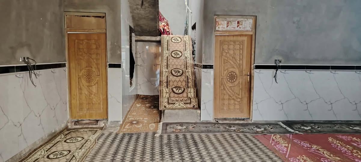 بيت للبيع حي ال بوفاسه بناء جديد يتكون من غرفتين ومطبخ وبراني وصحيات سطح شتايكر خدمات ماء وكهرباء بالباب
وباقي التفاصيل اتصل ***********
