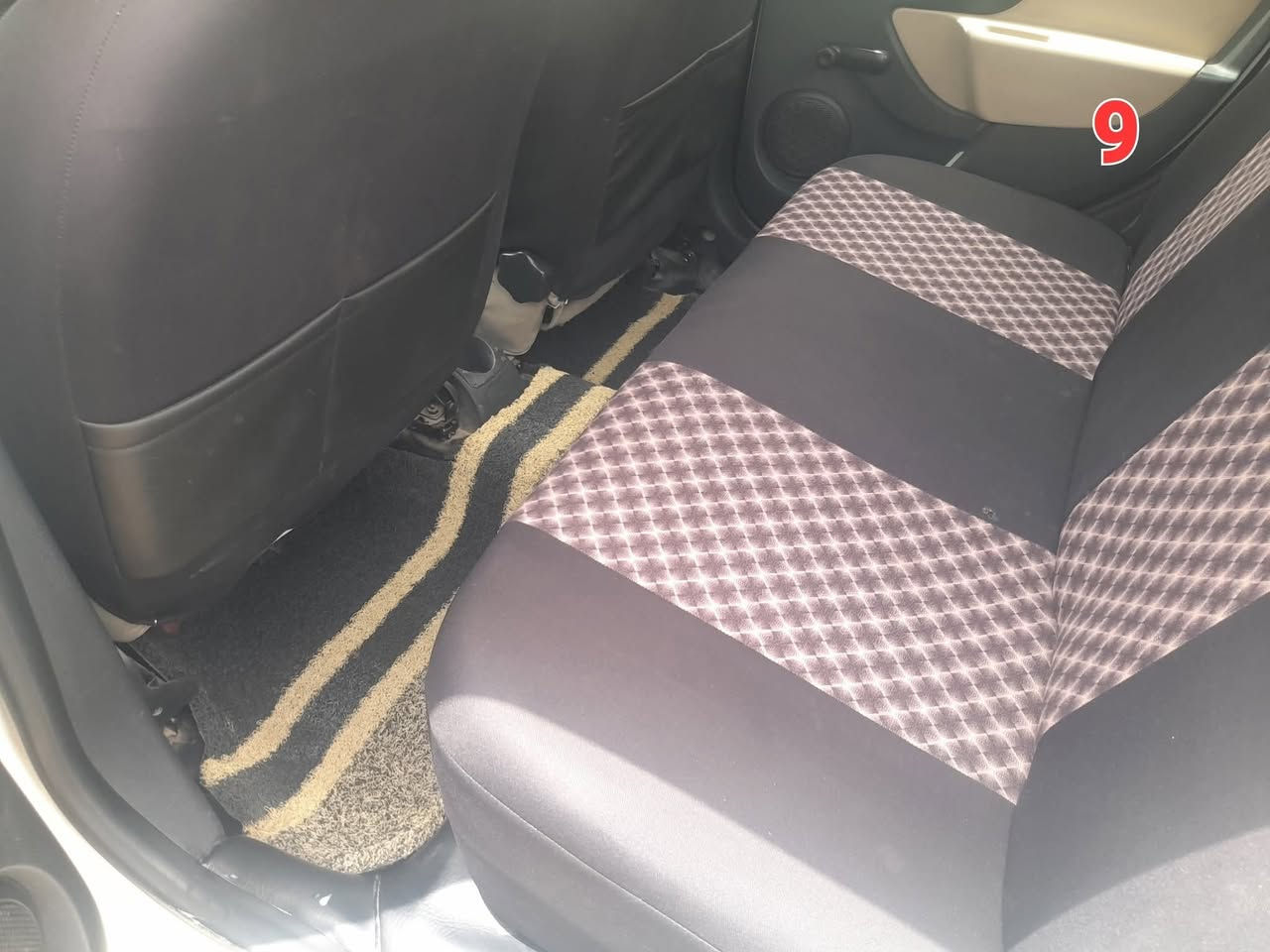 سمبول موديل 2016 حرة والتحويل مباشر
*رقمها ومكانها بغداد
*ماشية بال 98 الف كيلومتر
*بيها صبغ فقط بهلال الجاملغ الخلفي عكس السائق كما محدد بالصورة (10) وصبغ في الدوسة فقط عكس السائق كما محدد بالصورة (11).
*تخم تاير
*تبريد ثلج
*كاميرة وتاپ شاشة 
*محرك 1600
*محرك وگير وصدر جيد جدا"
*السنوية نافذة لل2029

*السعر 77 $ وبيها مجال بسيط

*للتواصل على الرقم
***********
بي واتساب
