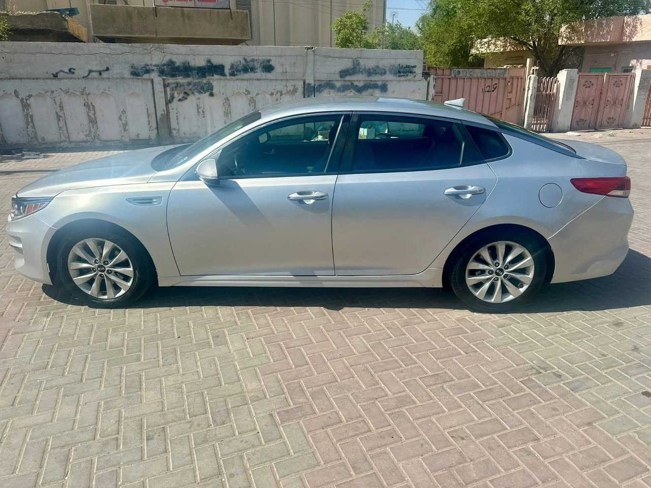 السلام عليكم .. 
اوبتما 2016 امريكي
_ محرك 2400 gdi. ضربتها موجوده بل صور صندوگ ودعاميه خلفيه
_ مبددلها تخم تاير جديد وصدر جديد وماكله مناقصها شي
_سعرها 130 $
_ ***********
