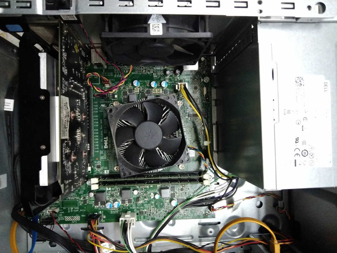 السلام عليكم 
حاسبة دسكتوب سستم انتل كور 5 جيل الرابع مستعملة نظيفة للبيع من شركة Dell 3020
......
السعر 200 ألف دينار 
***********
عنوان بغداد زيونة 
البيع بضمان الفحص 
لا يتوفر توصيل 
......
ملاحظة 
كيس فقط بدون أي ملحقات 
......
المواصفات 
معالج انتل كور 5 جيل الرابع رقم المعالج 4590S
كارد شاشة 4 كيكا AMD RX 560 GDDR5 
هارد 256 كيكا للنظام والبرامج جديد SSD 
هارد 500 كيكا للالعاب HDD 
رام 16 كيكا جديد 8+8 تردد 1600 DDR3 
مذربورد جيل الرابع Dell H81 DDR3 
مشغل اقراص ديفيدي DVD 
......
الحاسبة تعمل على نظام وندوس 11 وتحتوي على أكثر من 30 لعبة طور القصة اوفلاين مع لعبة ببجي موبايل اونلاين 
......
مع جزيل الشكر لإدارة المجموعة
