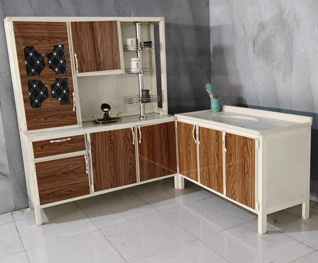 كاونتر. متر ونص 
أبو سلة.  
السنك متر وعشرين
المرمر صناعي بغداد, العراق


**إذا كنت صاحب هذا الإعلان وتريد حذفه لأي سبب، رجاءا أرسل رسالة إلى الدعم الفني**