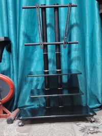 ميز تلفزيون ومكنسه كهربائيه شغاله المانيه اصليه للبيع. التواصل الرقم 0...