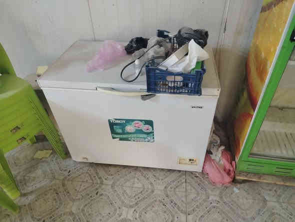 سلام عليكم غراض مطعم جديده للبيع
البراد ب350+المجمده250
الكرل مال بركر 275
شوايه الكص ب300
اغراض جديده كله
وعندي قناني ثنين ع 50 
***********
