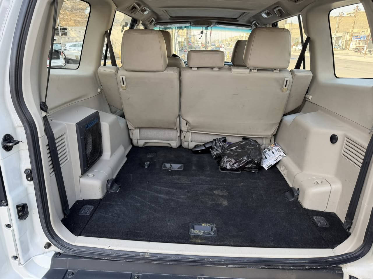 السلام عليكم باجيرو موديل ٢٠١٦ مكفوله كفاله عامه فول السياره فتحه دمام كشنات جلد تحكم ستيرن مري شفط ليت زنون السياره مال بيت  ماشيه ١٣٧ ألف  السعر ١٨٠ ورقه لاتصال على الرقم ***********. مكاني بغداد
