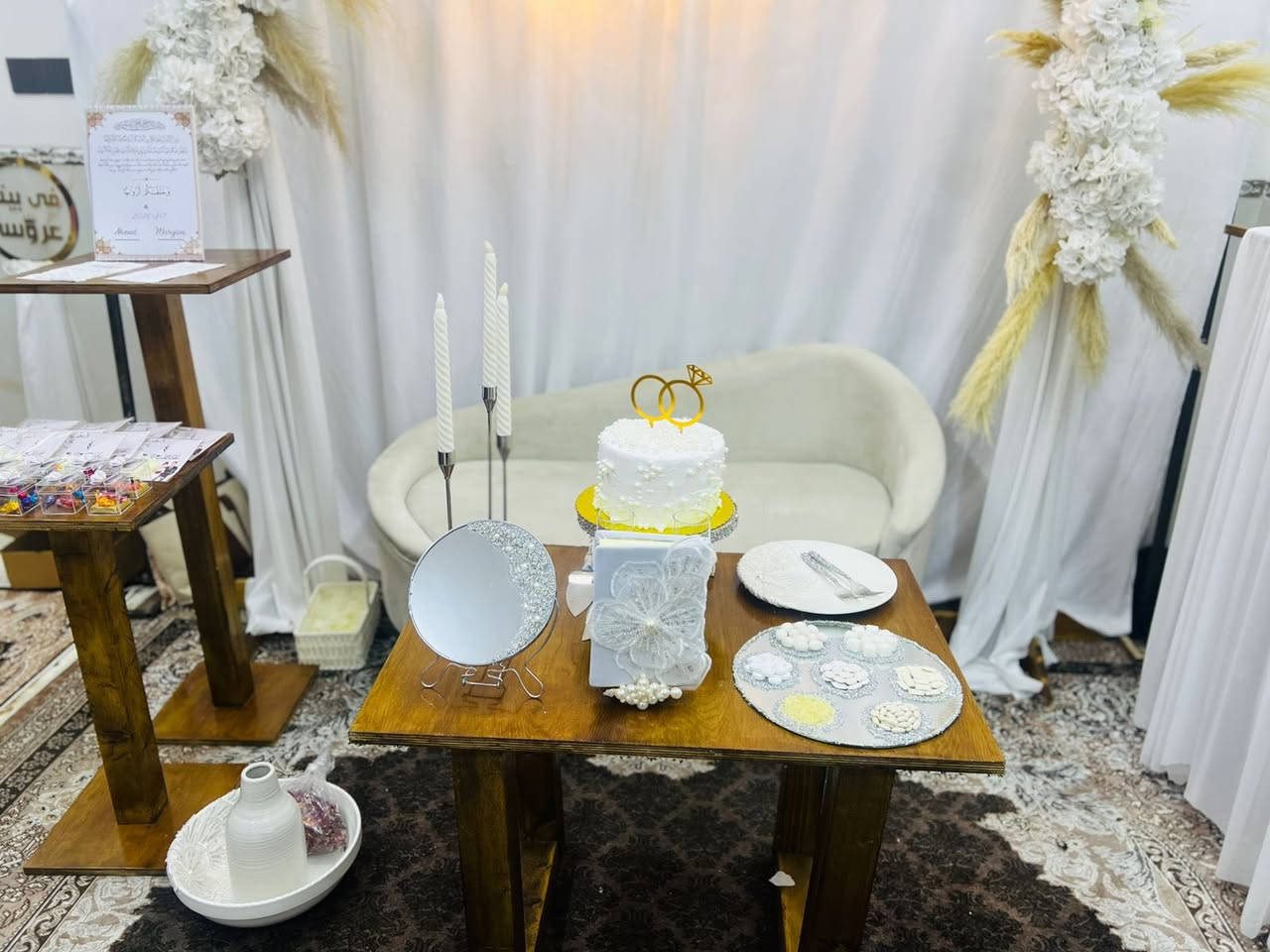 السلام عليكم كوشه بوهيمي كاملة للبيع
الشراي صدك يراسلني خاص
ستاند خشب 
طبله وسطية
 ٢ طبلات جانبية 
طبله ذهب جانبية
قماش 
٣ كلوبات بوهيمي 
ورد 
شازلون
———-
كلاصات عصير عدد٢
مرايا
صينيه بياضات 
صينيه حلقات 
شمعدان عدد ٣ 
منيكان ذهب 
ماعون كيك و شوكات 
قران
مبخرة


**إذا كنت صاحب هذا الإعلان وتريد حذفه لأي سبب، رجاءا أرسل رسالة إلى الدعم الفني**