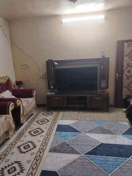 سلام عليكم بيت مساحه 180متر اصلاح زراعي بيت مرتب سكف صب بنا طابو البيت يحتوي على غرفتين وصاله ومطبخ ستقبال حديقه زغيره ممر داير البيت كافت الخدمات موجوده مدرسه قريبه كهرباء ماي مولده ذهبي شارع حله كربلاء 400 متر منطقه شعبيه حلو جوارين ذهب ملاحظه منطقه سكنيه كله نفس رقم معملات تطويب كامل العنوان بابل ابو خستاوي شارع اسماك الفرات عمود 60 السعر 35 بيع مستعجل الستفسار مراسلت الصفحه ونتصال ***********
