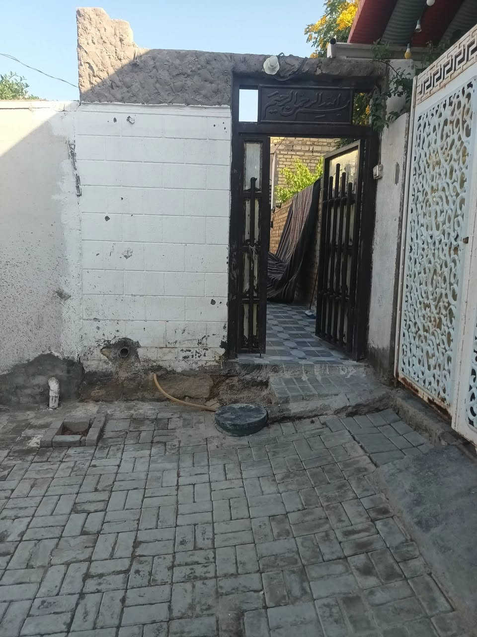 بيت للبيع زراعي المساحه 170 متر
غرفتين وصاله ومطبخ وحمامات داخل وخارج وبراني ممر خلف البيت منطقة الدسيم *********** 
السعر 105 مليون
