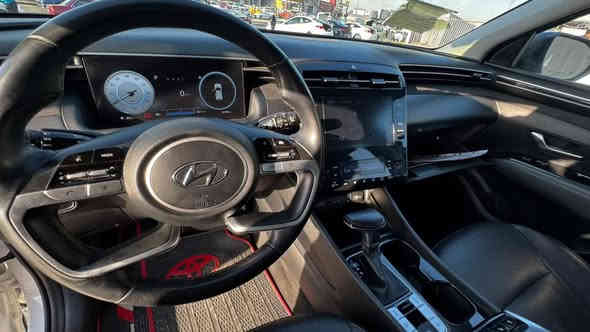 السلام عليكم توكسان ٢٠٢٢ وارد امريكي حادثها قبق الجنطه بارد فقط وبيها بارد ب خشم البنيد وصبغ ربع دعاميه /
مواصفات السيارة:
تشغيل عن بعد كشن كهرباء
داخل جلد اسود
كشن حار بارد
مود درايف ٤ وضعيات
اوتو هولد
سايد بريك بصمة
شاشة جبيره ابل كار بلاي /اندرويد اوتو
كيجات ايباد الكترونيه
صندوق كهرباء
BOSE سستم صوت
مكينة 2000
رادا جانبي وامامي وخلفي
كامرة خلفية
دخول ذكي
مكاني بغداد البلديات ***********/السعر 199$
