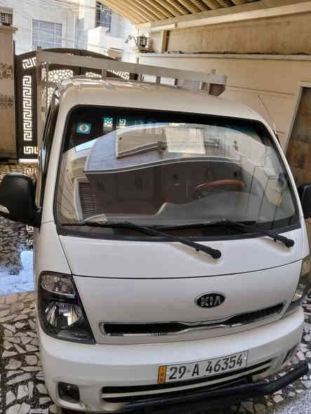 السلام عليكم كيا لبيع موديل 2018رقم واسط دولي 
مكينة جديده لا صرف ولا بخار ولا تنقيص وكير ومكينه واكسل وشاصي ورقم شاصي كل مكفول شرط تخم تاير جديد صدر امامي خلفي جديد محجر حلو السياره جاهز لشغل العنوان بغداد البلديات السعر 113وبيه مجال بسيط الرقم ***********
