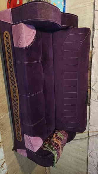 تخم قنفات نضيف جدا متكون من قنفتين ام ٣ وكرسيين وقنفه وحده ام نفرين
سعرة 250 قفل 
للتواصل ***********
