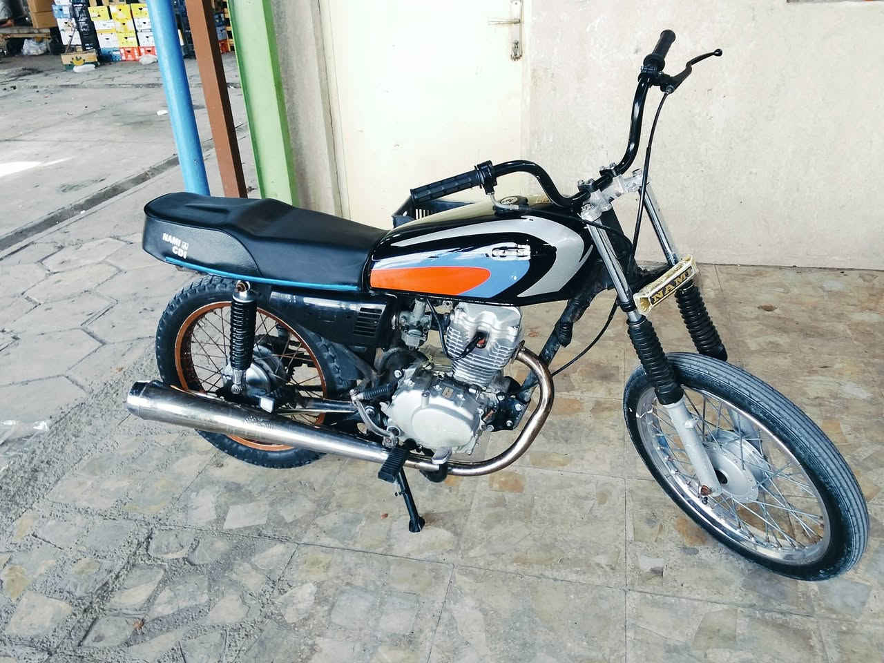 سلام عليكم دراجه ايراني للبيع نضافه شوفت عينك كلك كلك الدراجه خير من الله شلعه فول معدل عالي السعر 400وبيهه مجال حك الجيه *********** مكلف بالنسر اتصل ع رقم
