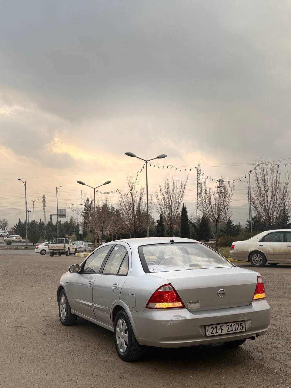 نیسان سەنی کۆری ۲۰۱۱
ناوزەرد💛
٤جام کارەبە
کەلەو عەینەک 
تازە تاقم پێشم دەگڕتوە ۳ پارچەی پێش بۆ یاخە
ڕەقم و سەنەوی تازەیە 
سعر82$معامەلەیەکی برایانە 
گێرو مەکەینەی بەشەرتە 
گۆڕینەوەش ئەکەم لەسەر دڵگرتن 
سەیارەکە ۱٨٨هەزار ڕۆشتوە 
شوێن/پیرەمەگروون
ڕەقەم مووبایل/***********
